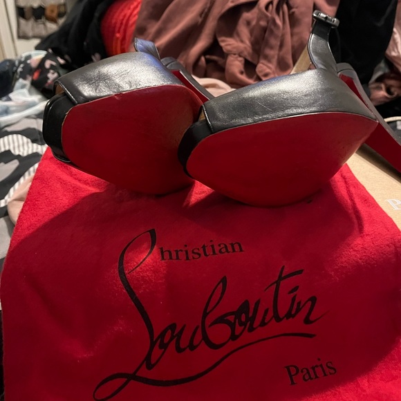 Red Bottoms - Picture 5 of 8